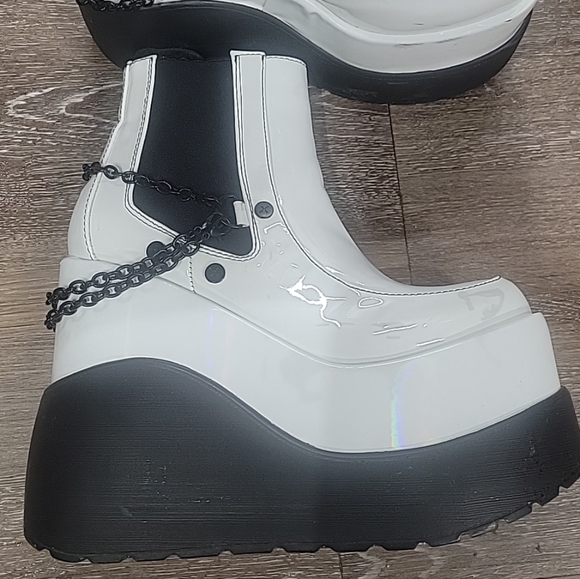 Demonia Void 50 White Platform Boots With Chains Size Womens 8 - Picture 2 of 15